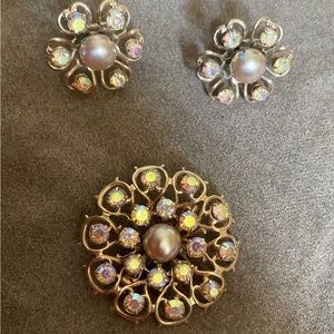 Vintage Rhinestone Brooch And Screw On Earrings Set Gold Tone Setting
